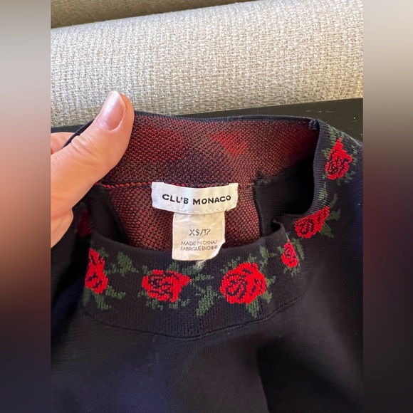 Club Monaco Navy Blue Knit shirt sleeve top with floral detailing, size XS - Picture 2 of 6